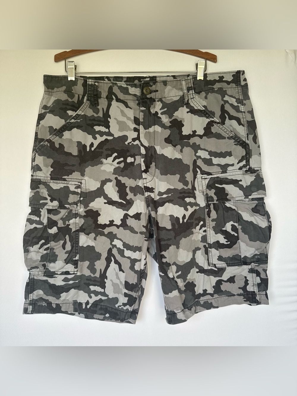 Levi's Black Gray Camouflage Cargo Shorts 23” Long Baggy 2012